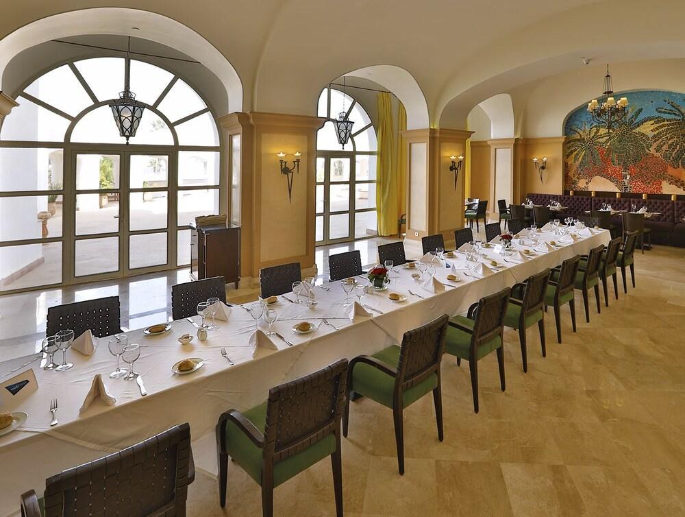L' Amphitrite Palace Beach Resort & Spa Схірат Екстер'єр фото
