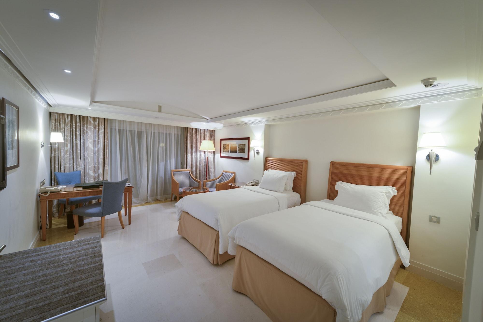 L' Amphitrite Palace Beach Resort & Spa Схірат Екстер'єр фото