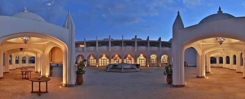 L' Amphitrite Palace Beach Resort & Spa Схірат Екстер'єр фото