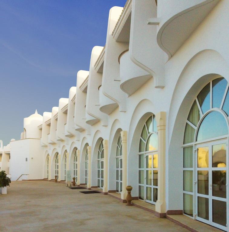 L' Amphitrite Palace Beach Resort & Spa Схірат Екстер'єр фото